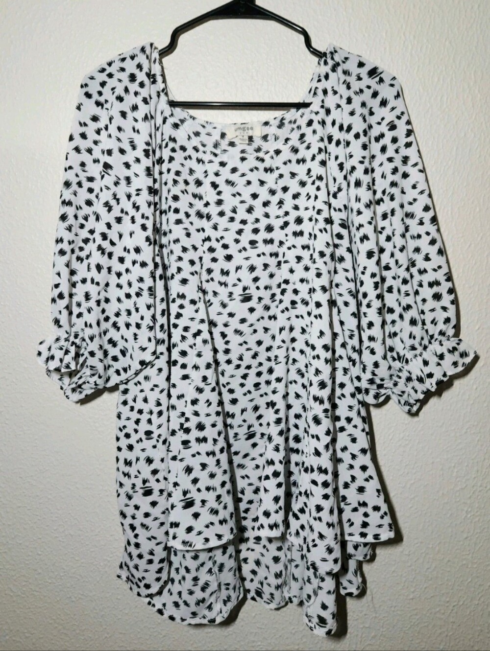 EUC Umgee Womens Size Medium Animal Print Boho Style Bell Sleeve Tunic